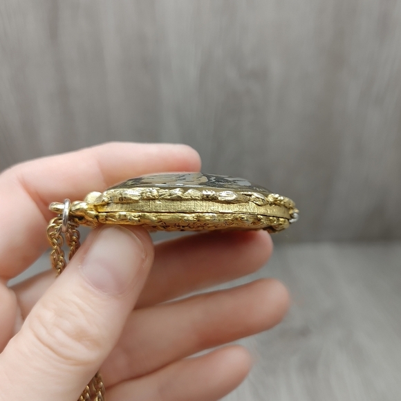 Max‎ Factor Victorian Rose Solid Perfume Locket Necklace Vintage 70s Gold Tone - Picture 16 of 16